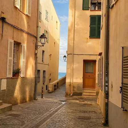 Апартаменти Provencal De Charme Viel Centre